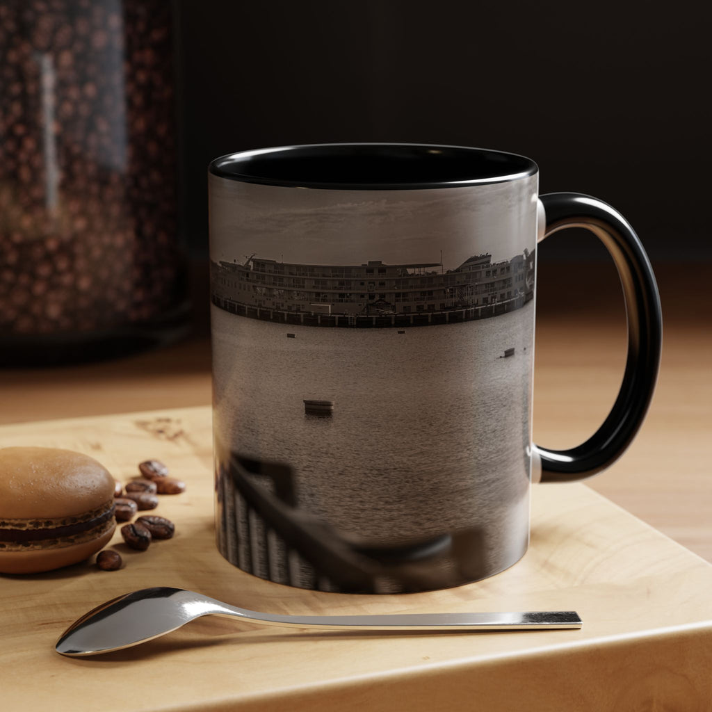 New London Thames River Photo Accent Coffee Mug – Black & White Waterfront Scene (11/15 oz)