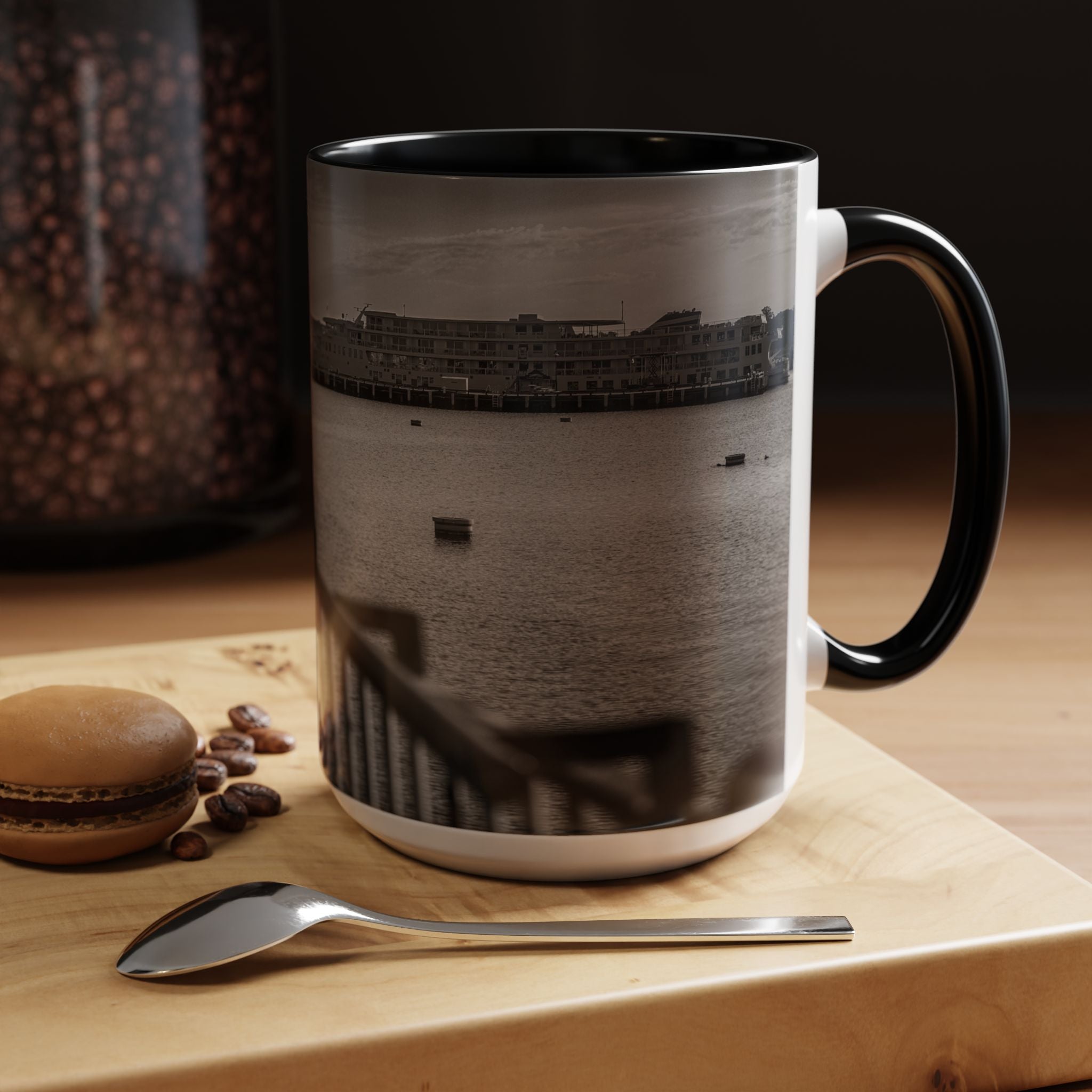 New London Thames River Photo Accent Coffee Mug – Black & White Waterfront Scene (11/15 oz)