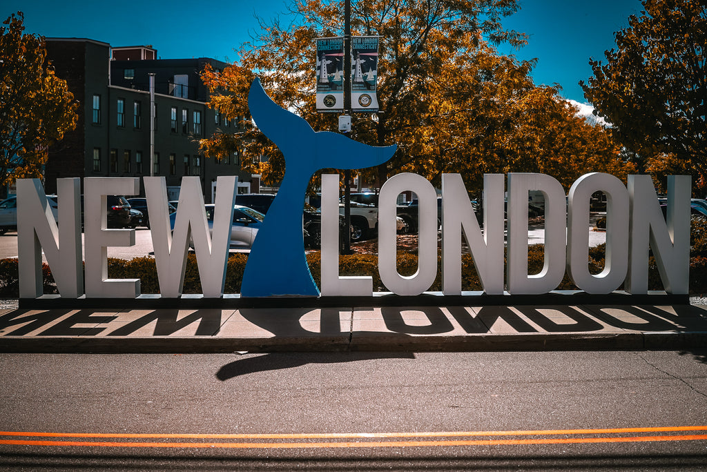 New London Sign  Accent Coffee Mug — Travel Souvenir 11/15oz