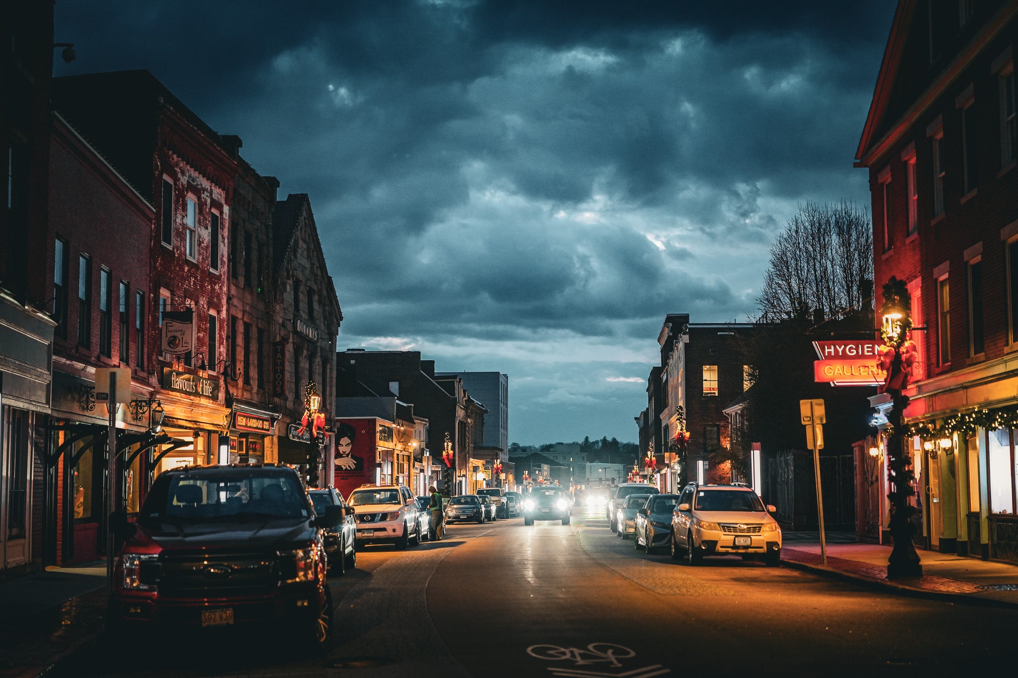 Bank Street New London, Connecticut Nightscape Mug — Scenic City Street Coffee Cup (11oz, 15oz)