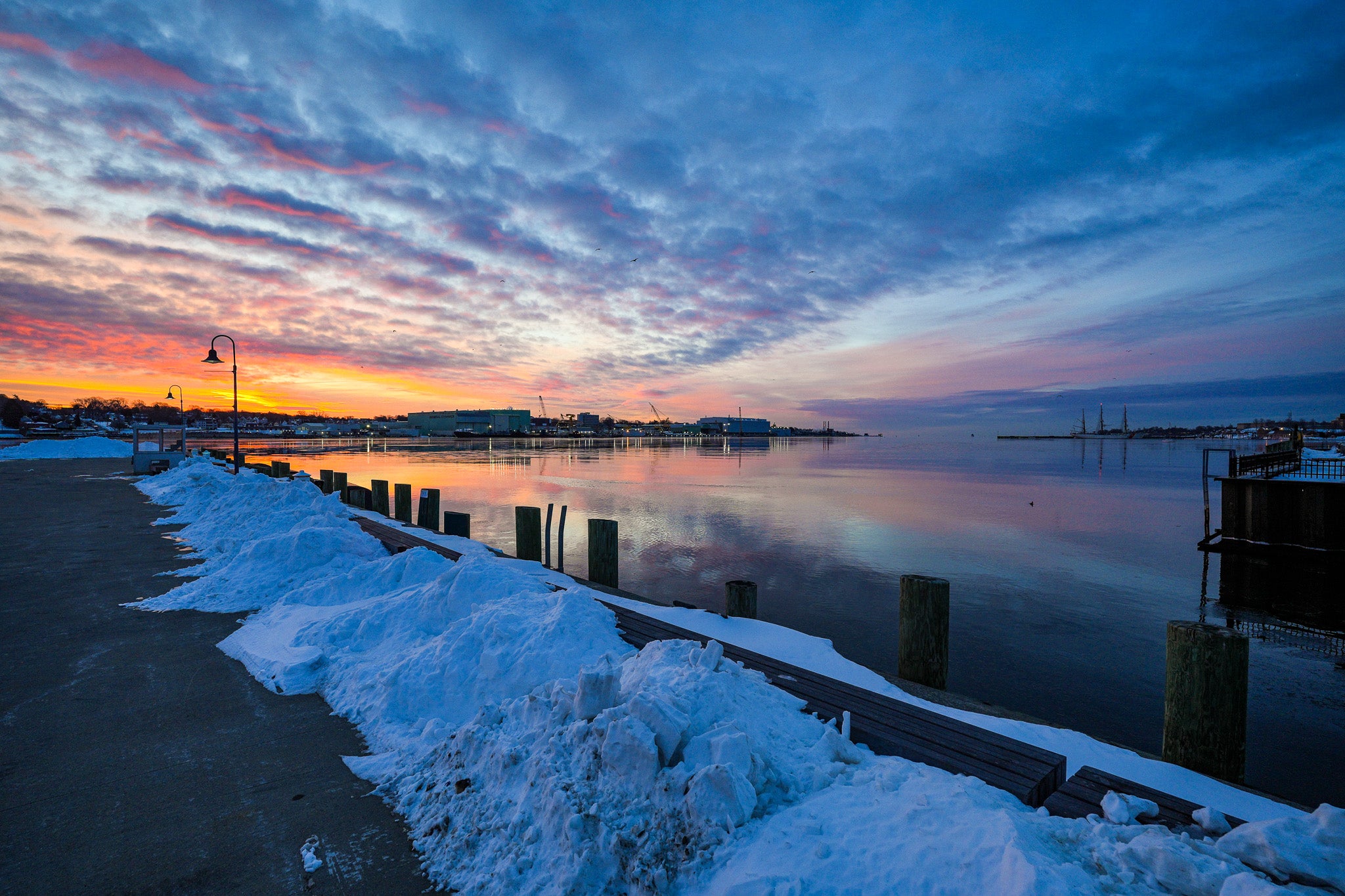 Thames River - New London Connecticut Scenic Coffee Mug — Sunrise Harbor Photo Accent Mug (11/15oz)